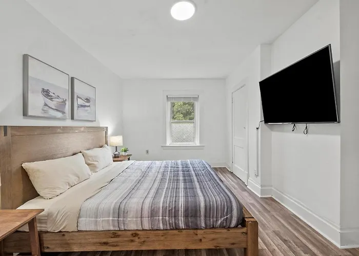 Oakland/university @f Spacious And Quiet Private Bedroom With Shared Bathroom Pittsburgh